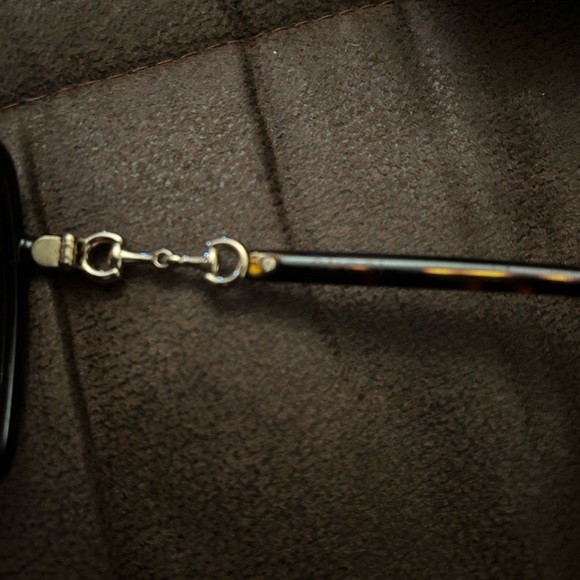 Authentic Female Gucci Glasses Comes with Original Case and Gucci Soft Silk Bag - Picture 6 of 10